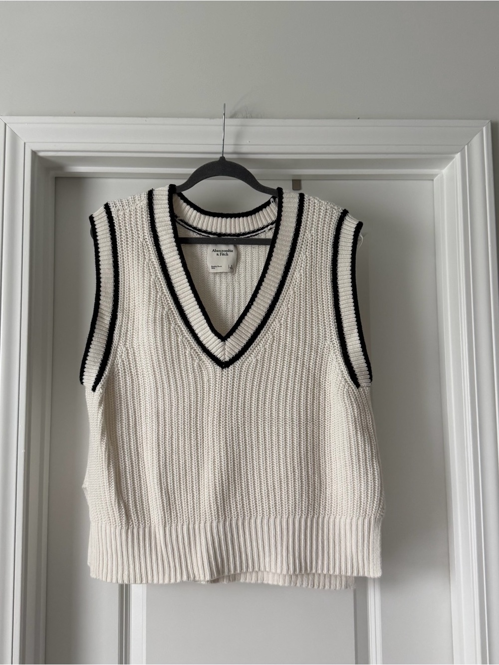 Abercrombie White & Black Vest